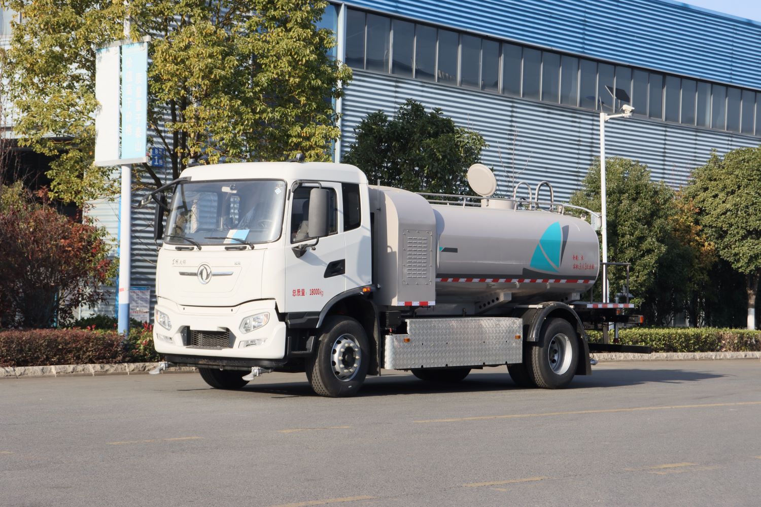 东风天锦纯电动清洗洒水车