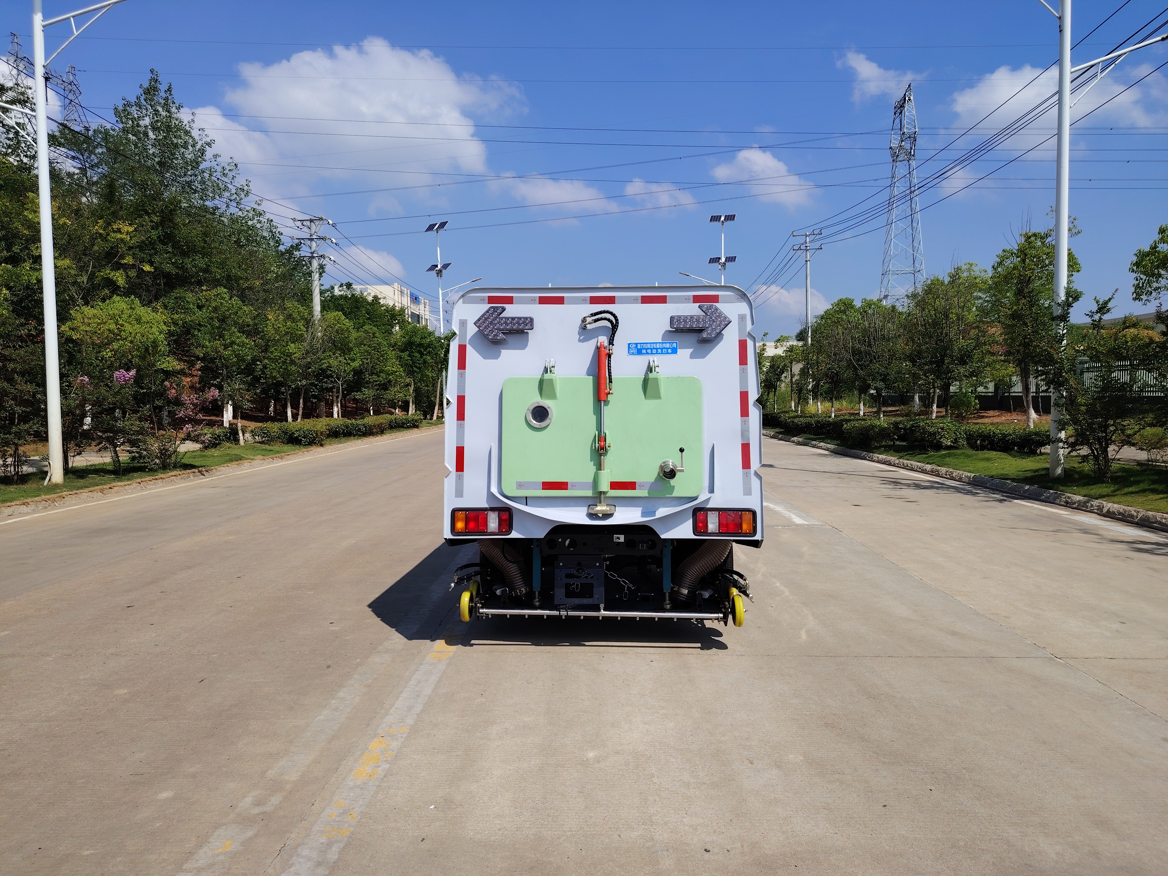 东风途逸电动洗扫车