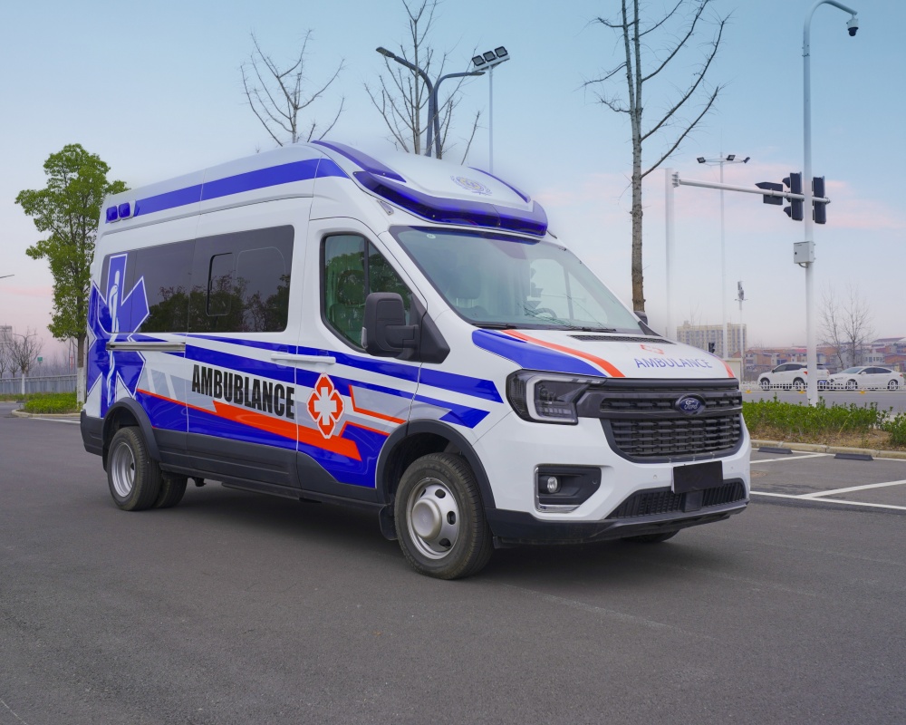 福特全顺T8四驱高原版救护车